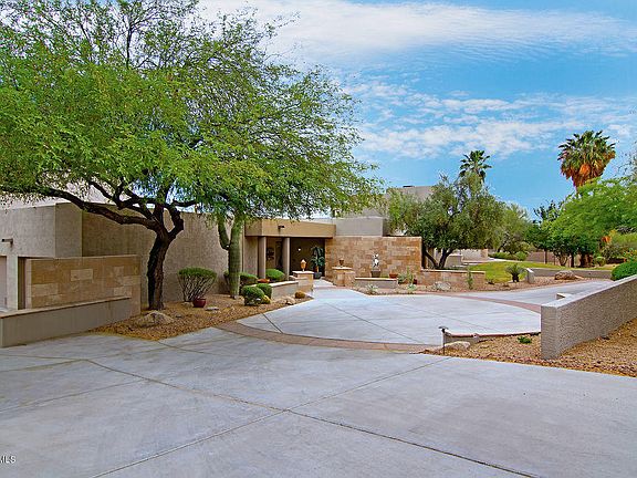 4th image of 6132 E Foothill Dr N