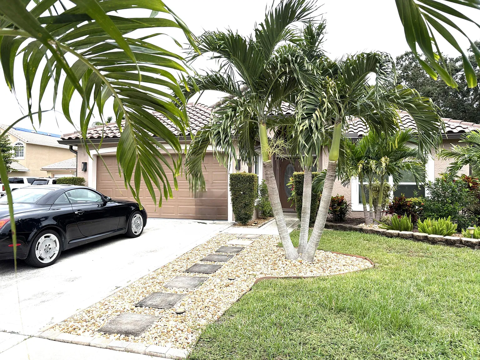 3 bed, 3.0 bath, 1885 sqft, $3,750 — Photo 2