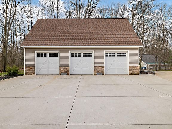4th image of 13090 Woodhaven Dr