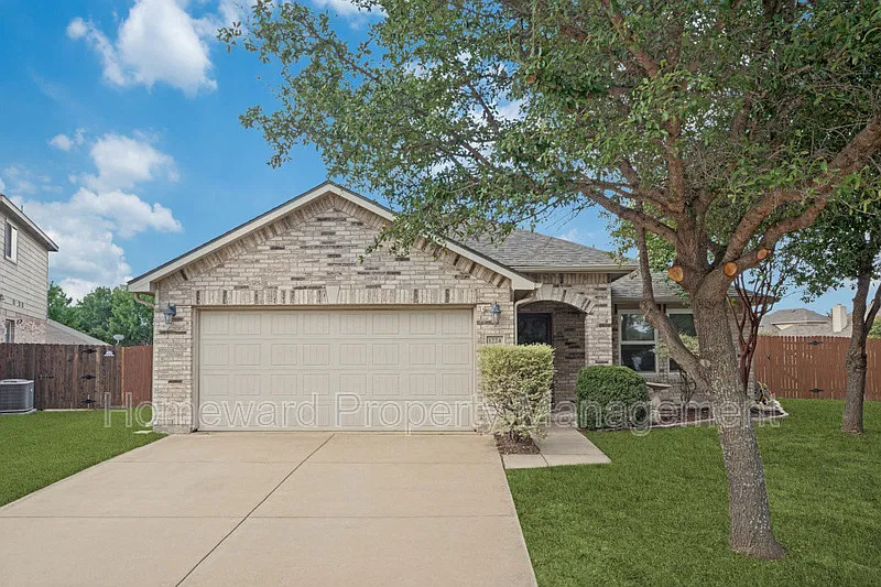 3 bed, 2.0 bath, 1868 sqft, $2,250 — Photo 1