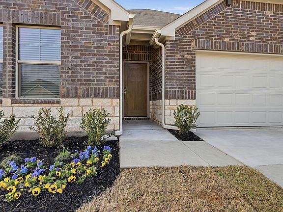 4th image of 2222 Rannoch St