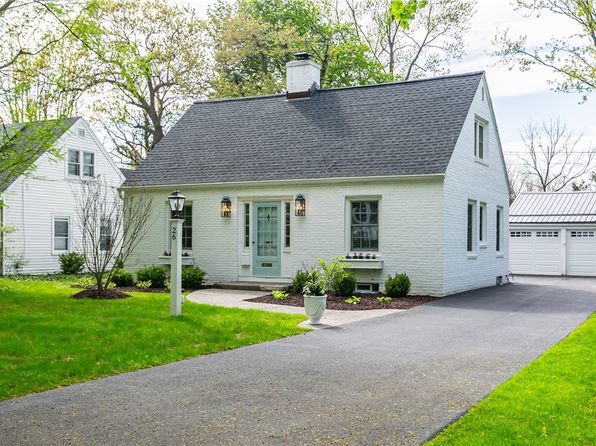 26 Village Ln, Rochester, NY 14610