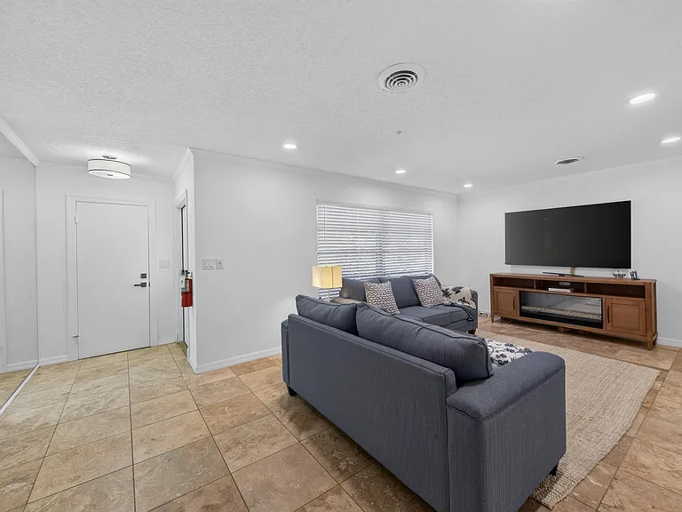 4431 NE 28th Ave — Photo 30