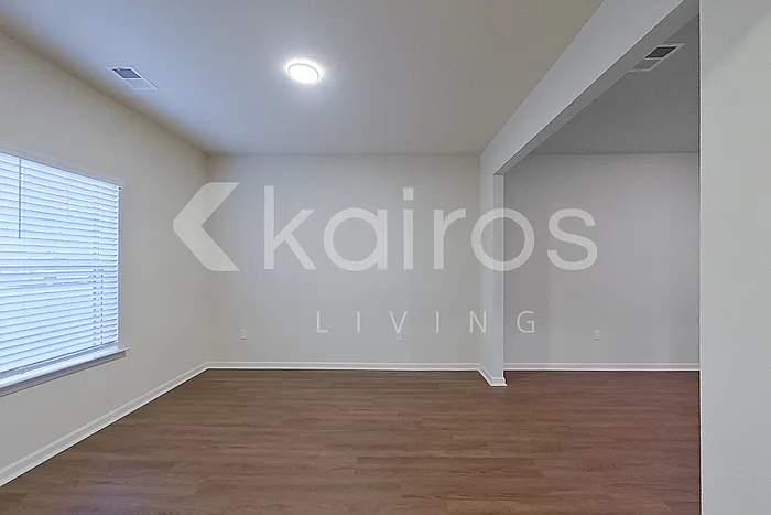 4 bed, 2.5 bath, 2220 sqft, $2,175 — Photo 3
