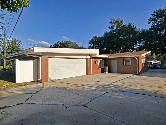 4th image of 1226 Greenview Dr