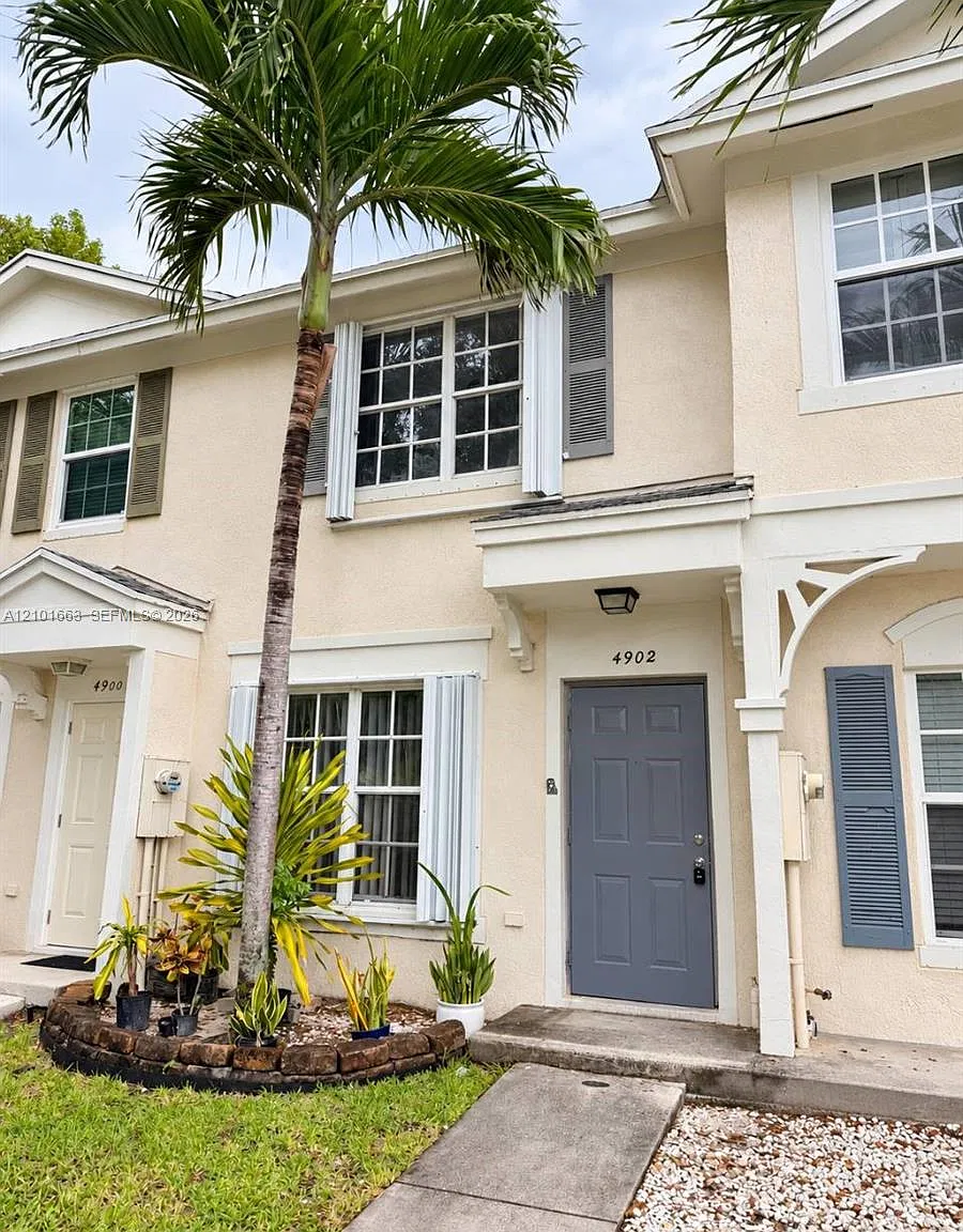 Banyan Oakridge Commercia — Photo 1
