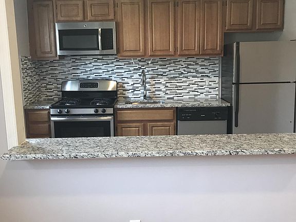 State Of The Art Kitchen With Custom Cabinetry + Full Size B