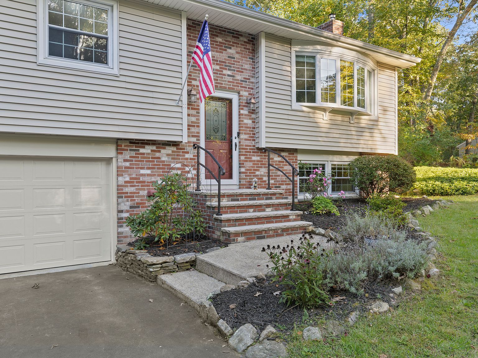 5 Nugget Hill Drive, Gales Ferry, CT 06335 | Zillow