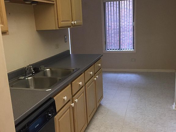 4th image of 100 Clubhouse Ln APT 204B