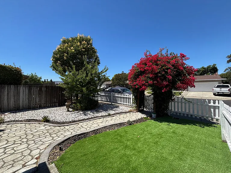 2102 California Dr — Photo 4