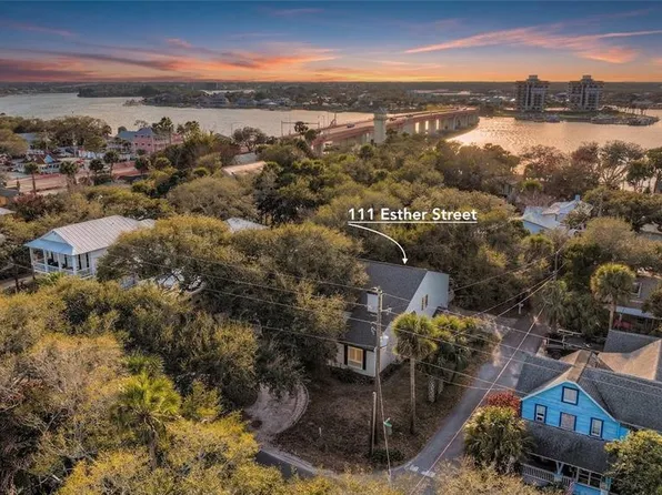 111 Esther St, New Smyrna Beach, FL 32169