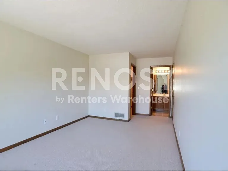 2323 Amberwood Dr — Photo 23