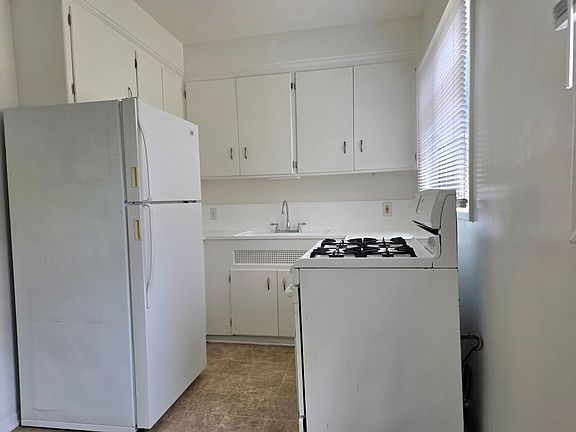 4th image of 7024 Hawthorn Ave APT 210