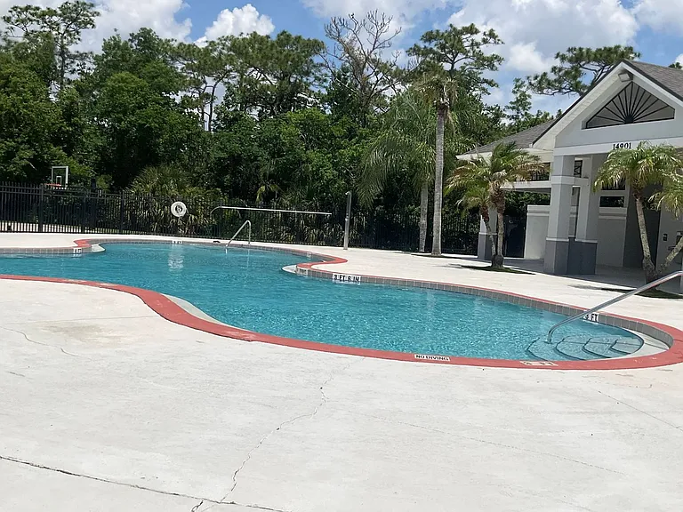 1318 Lake Biscayne Way — Photo 21
