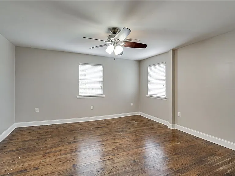 2425 Chamberlain Ave — Photo 14