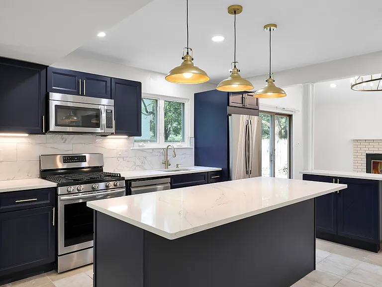 19 Pierson Dr — Photo 1