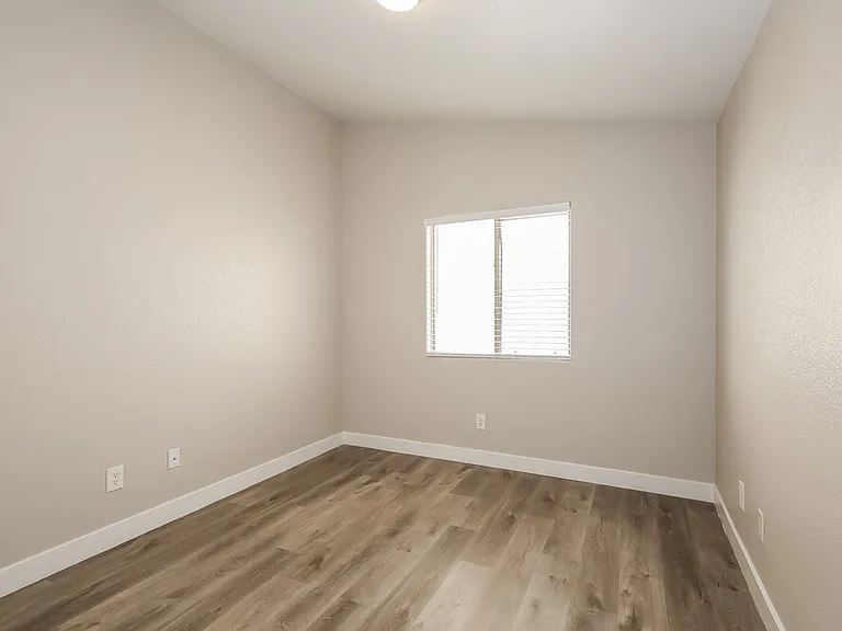 524 W Claxton Ave — Photo 14