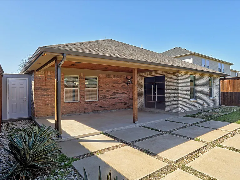 1409 Waterford Dr — Photo 10