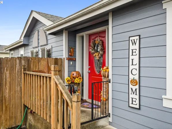 1015 Oak St Unit 66, Silverton, OR 97381