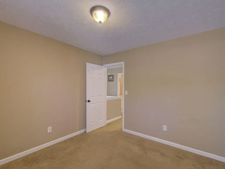2820 Northcliff Dr — Photo 28