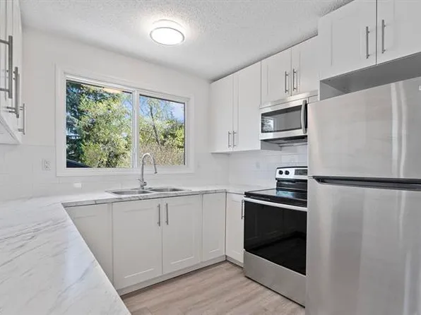 1021 Haythorne Rd, Strathcona County, AB T8A 1B4