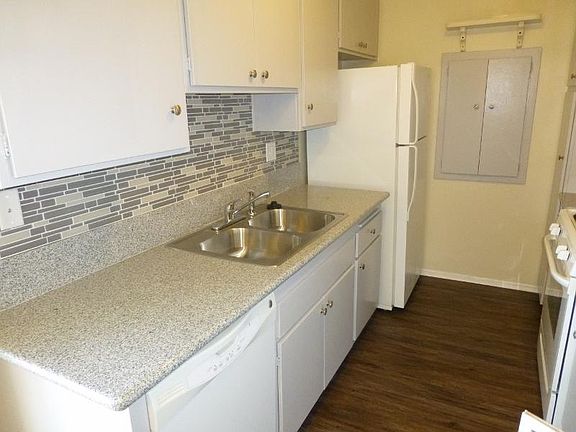 4th image of 11906 Goshen Ave APT 4