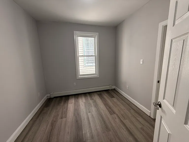 17 William St #2 — Photo 4