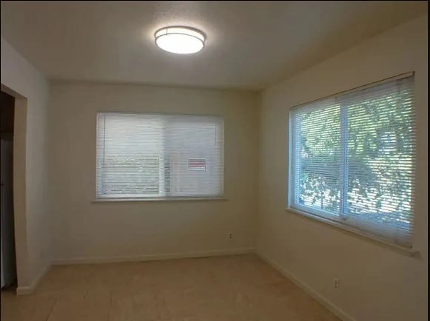 818 W 1st Street — Photo 2