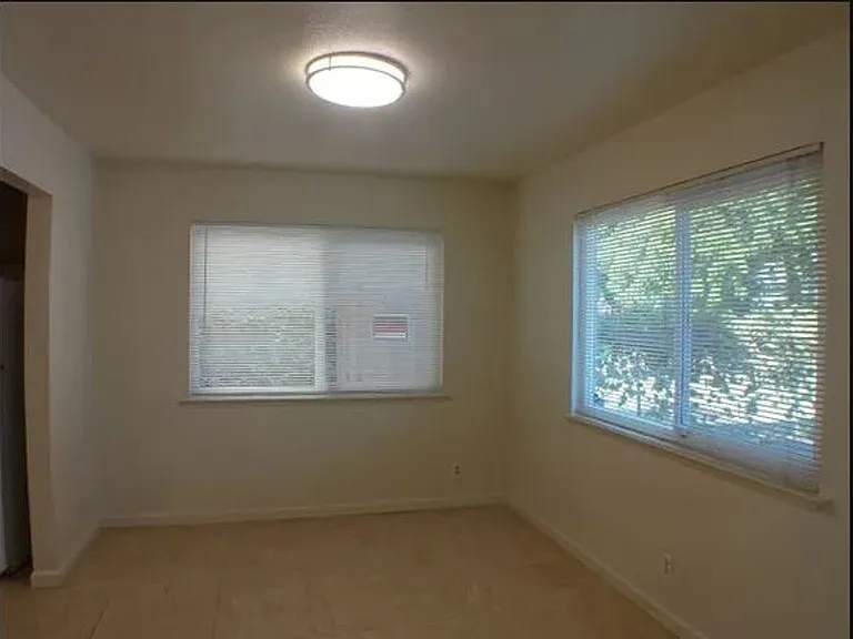 818 W 1st Street — Photo 2