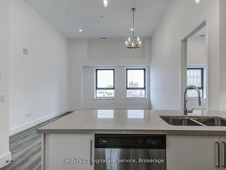 118 King St E #LPH16 — Photo 11