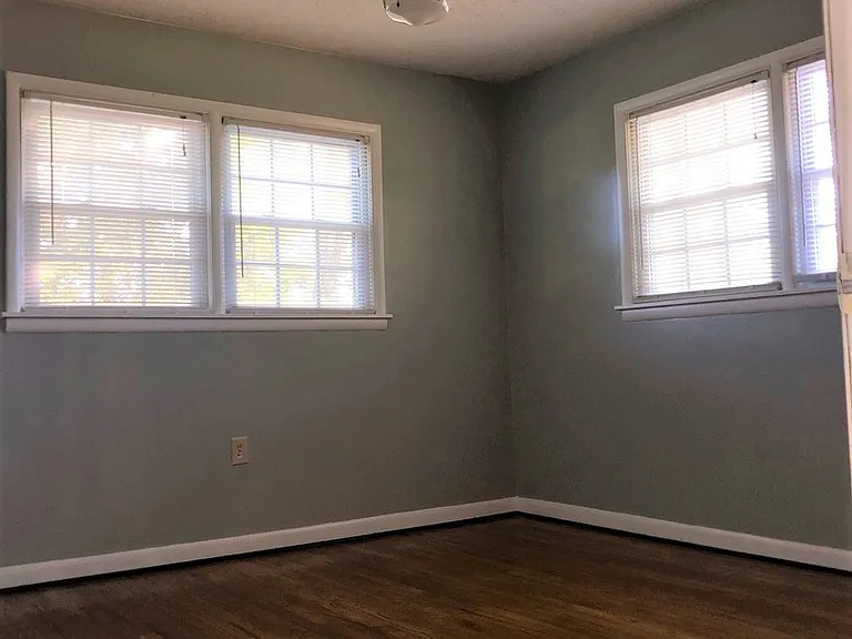 98 Montclair Cir — Photo 15
