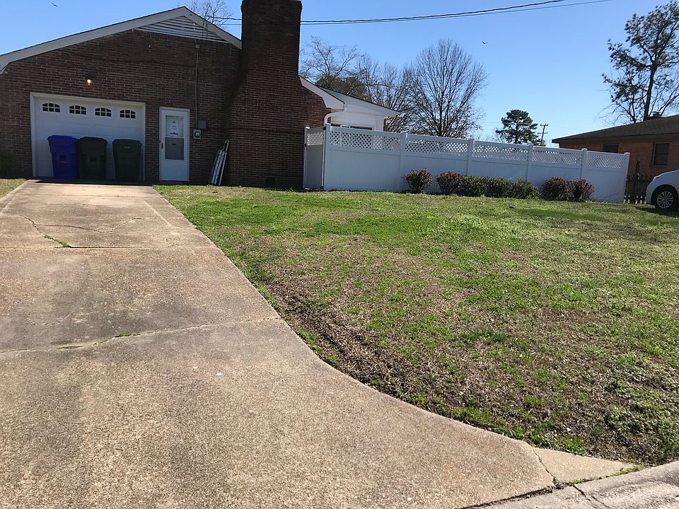 2nd image of 2829 Heritage Dr