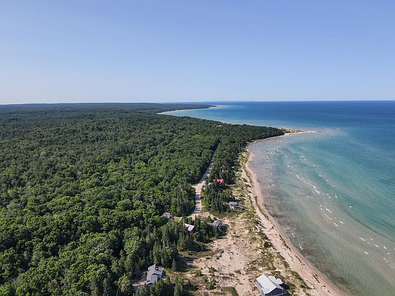2nd image of 28095 Driftwood Ct