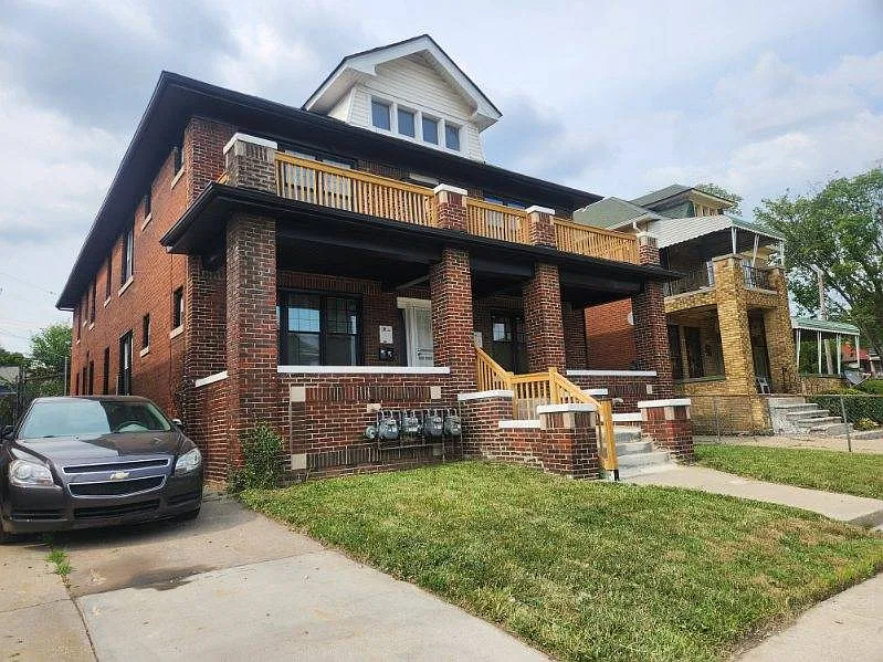 2 bed, 1000 sqft, $1,200 — Photo 2
