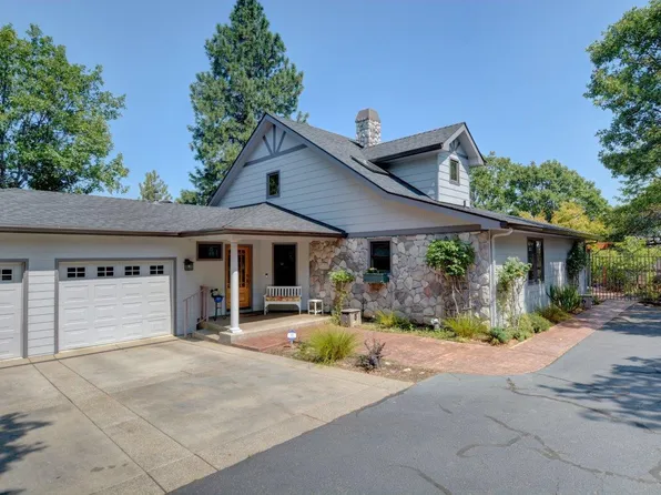 545 Coachman Dr, Jacksonville, OR 97530