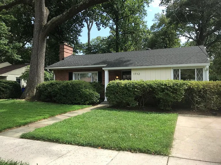1712 Sanford Rd — Photo 7
