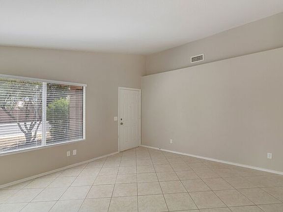 4th image of 502 S 86th St