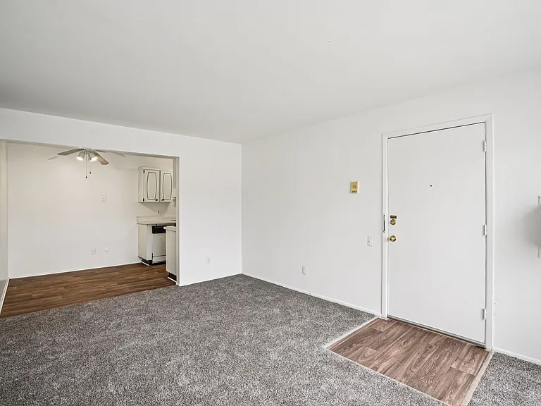 Outer Drive Manor Apartments — Photo 25
