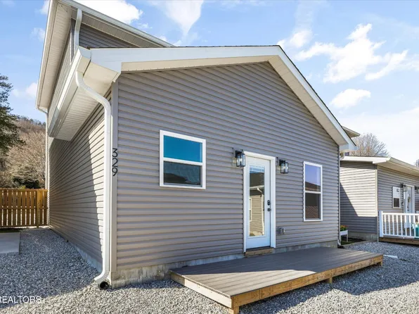 329 7th St #329, Lake City, TN 37769