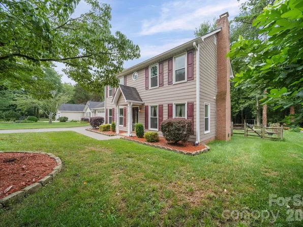 2527 Heathershire Ln, Matthews, NC 28105