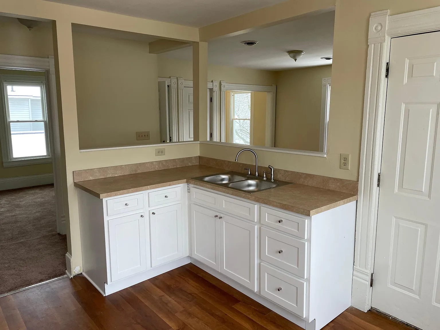 3 bed, $1,600 — Photo 2