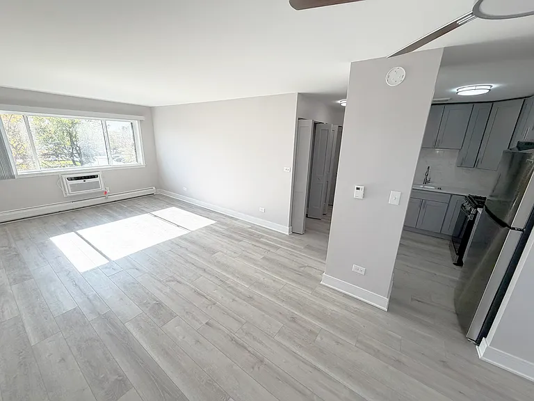 8352 W Catherine Ave #525 — Photo 8