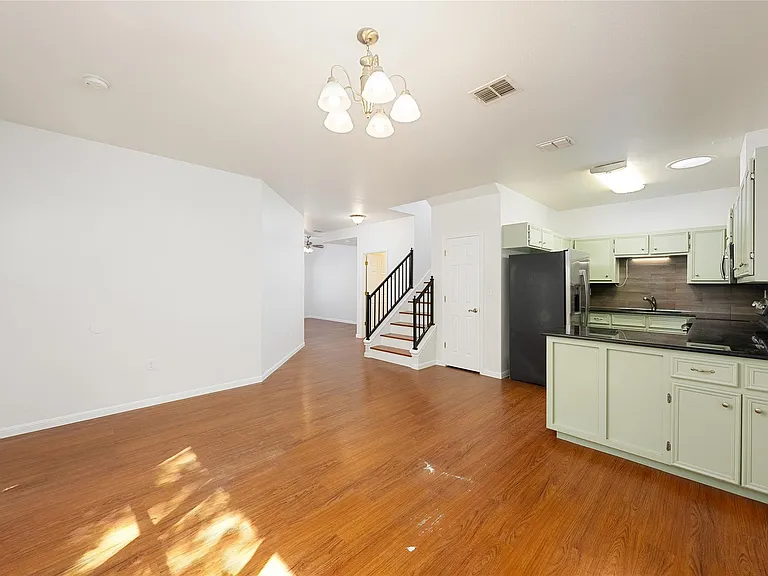 4505 Red River St #B — Photo 3