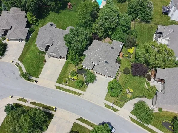 9425 N Spruce Ct, Kansas City, MO 64156