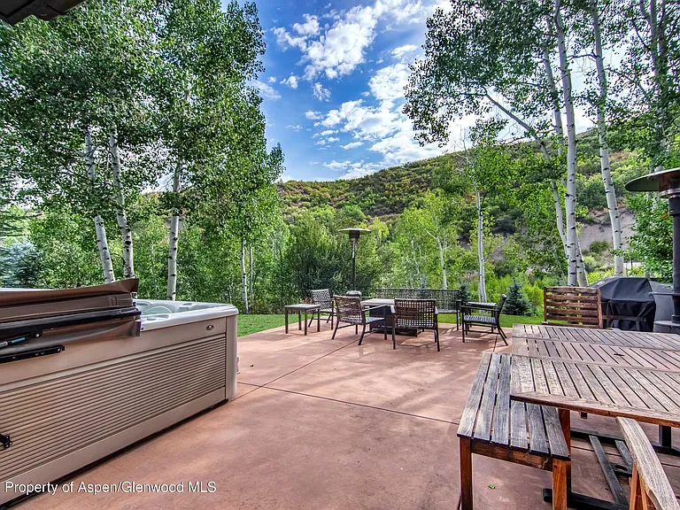 432 Fairway Dr — Photo 6