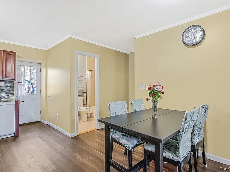 73 Cherry Ave — Photo 10