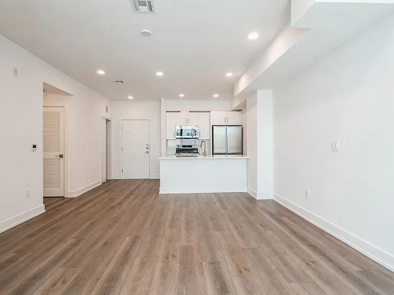 32 Jones St #503 — Photo 7