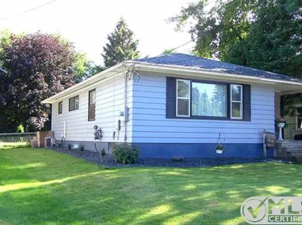 733 E Ayer St, Ironwood, MI 49938