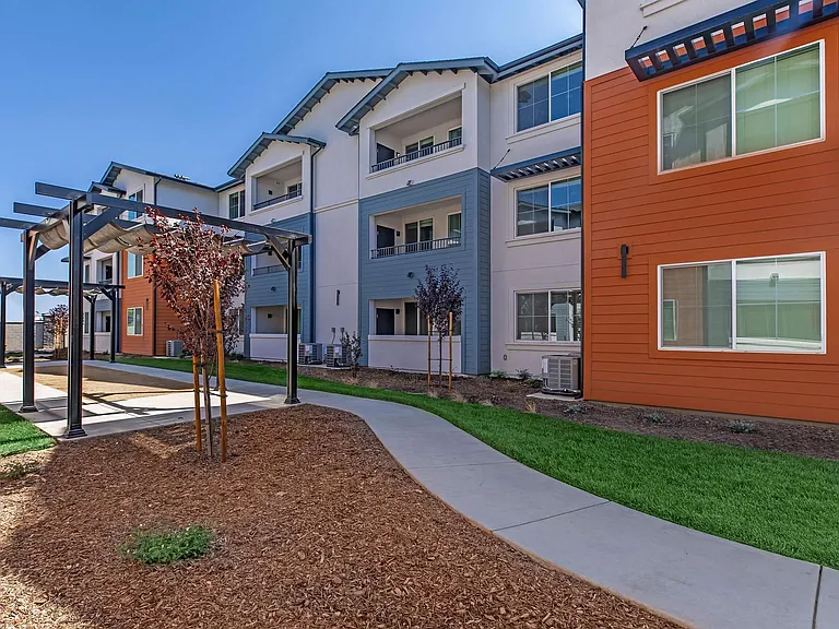 Mossdale Landing - Brand New Apartment Homes — Photo 13