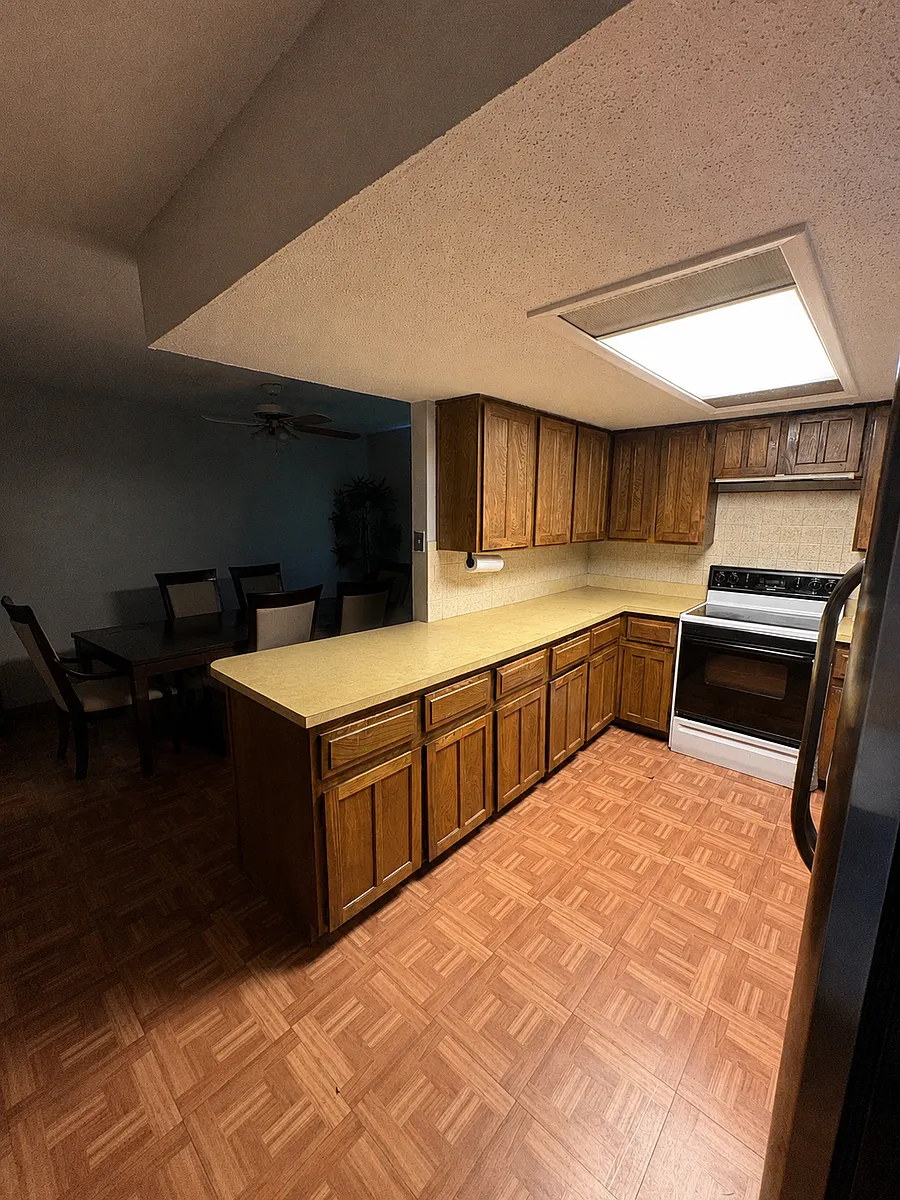 Building Photo - 379 Parkview Dr